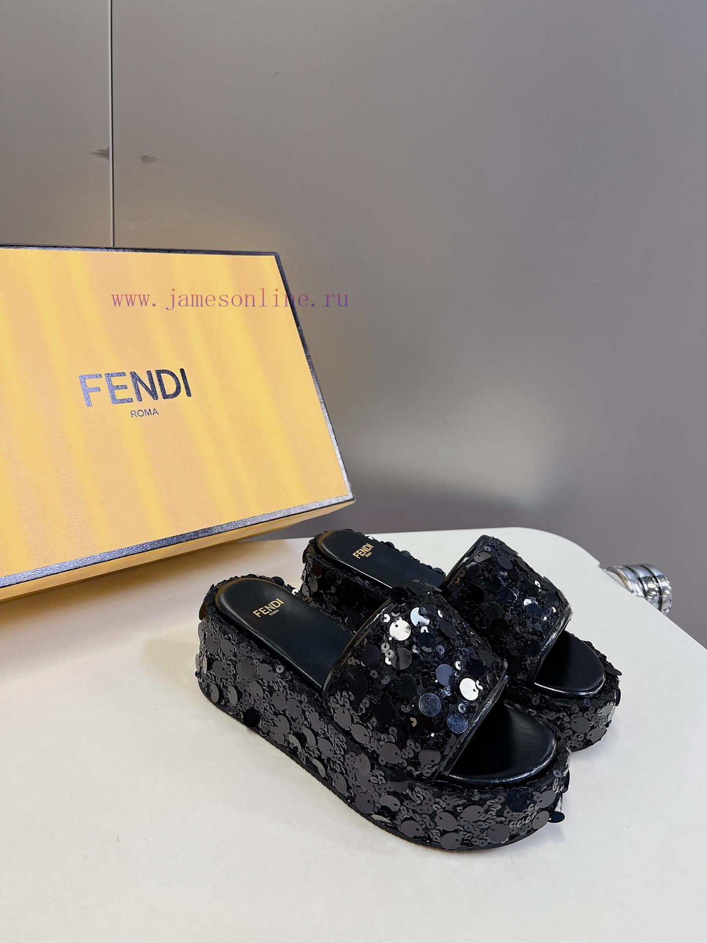 Fendi's Fashion Show Focuses On The Thick Soled Series With A New Product Launched. The Design wgldqdyo - Image 3