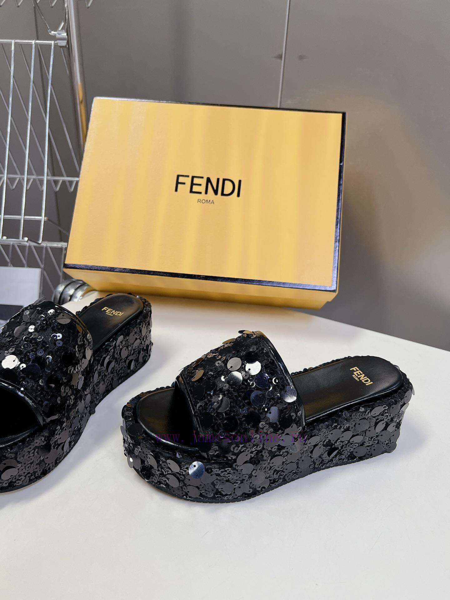 Fendi's Fashion Show Focuses On The Thick Soled Series With A New Product Launched. The Design wgldqdyo - Image 4