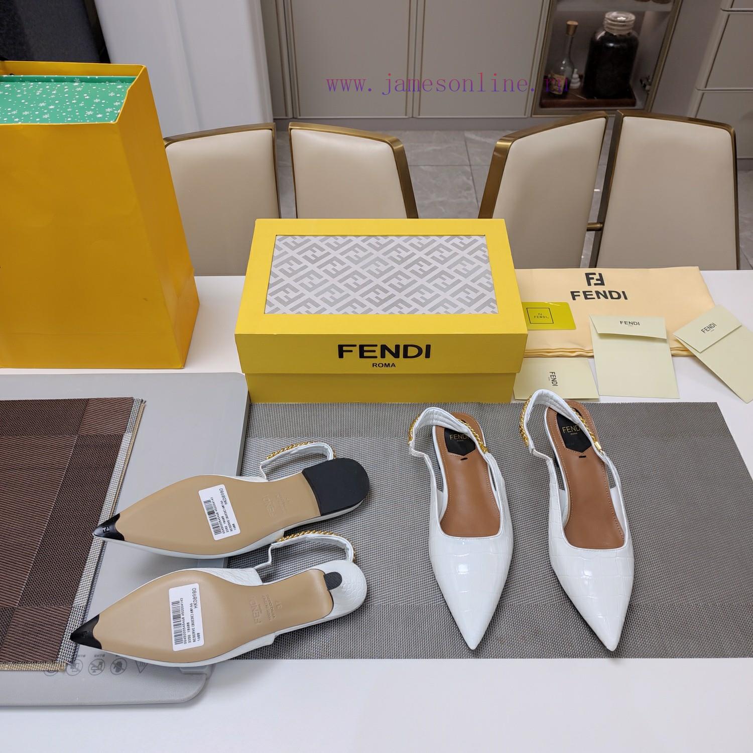 Stone Patterned Cowhide Metal Chain Wrapped Around The Toe Strap For DraggingFendi Top Edition ygfso6pg - Image 8