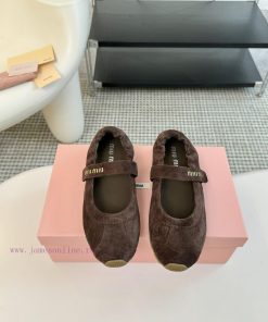 The Miu Miu Coin Le Fu Shoes During The 2025 Spring/Summer Fashion Week Are Absurd. The Newly R 2ndaof5t