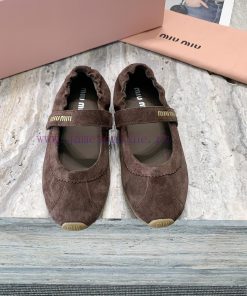 Miu Miu's New Runway Style Mary Jane Shoes Can Be Paired With Minimalist Retro And Artistic Sty 97wyc363