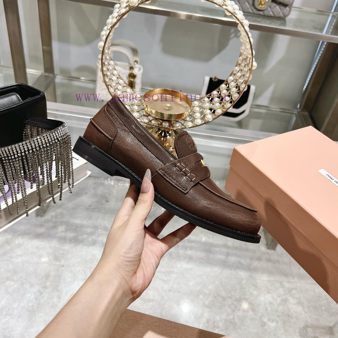 The Newly Released Flat Bottomed Coin Loafers By Miumiu In Spring Are Worth Recommending With A lmni55fl - Image 5