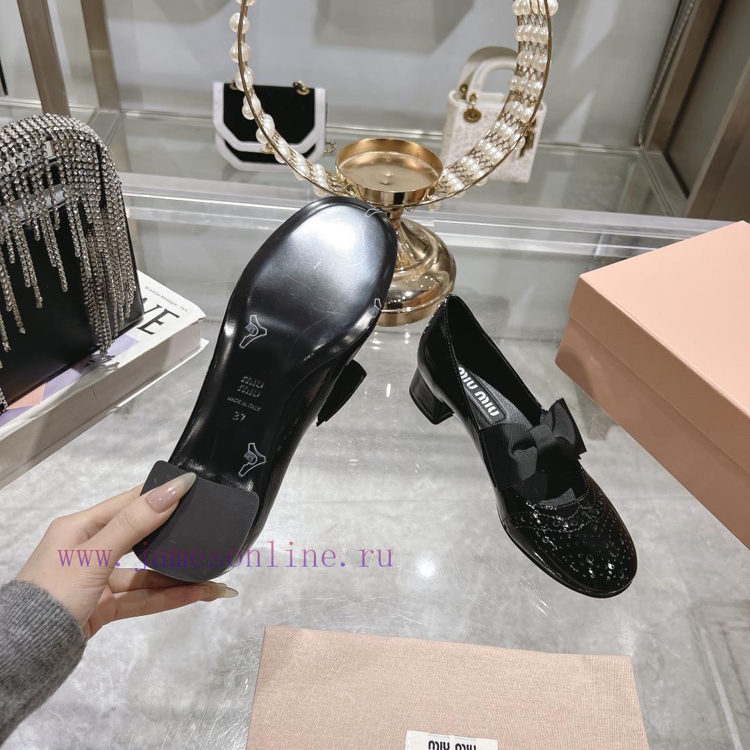 Top TierMIU MIU SS25 Early Spring Fashion Show New Retro Thick Heel Round Head Mary Jane Bow El m9rjgdat - Image 10