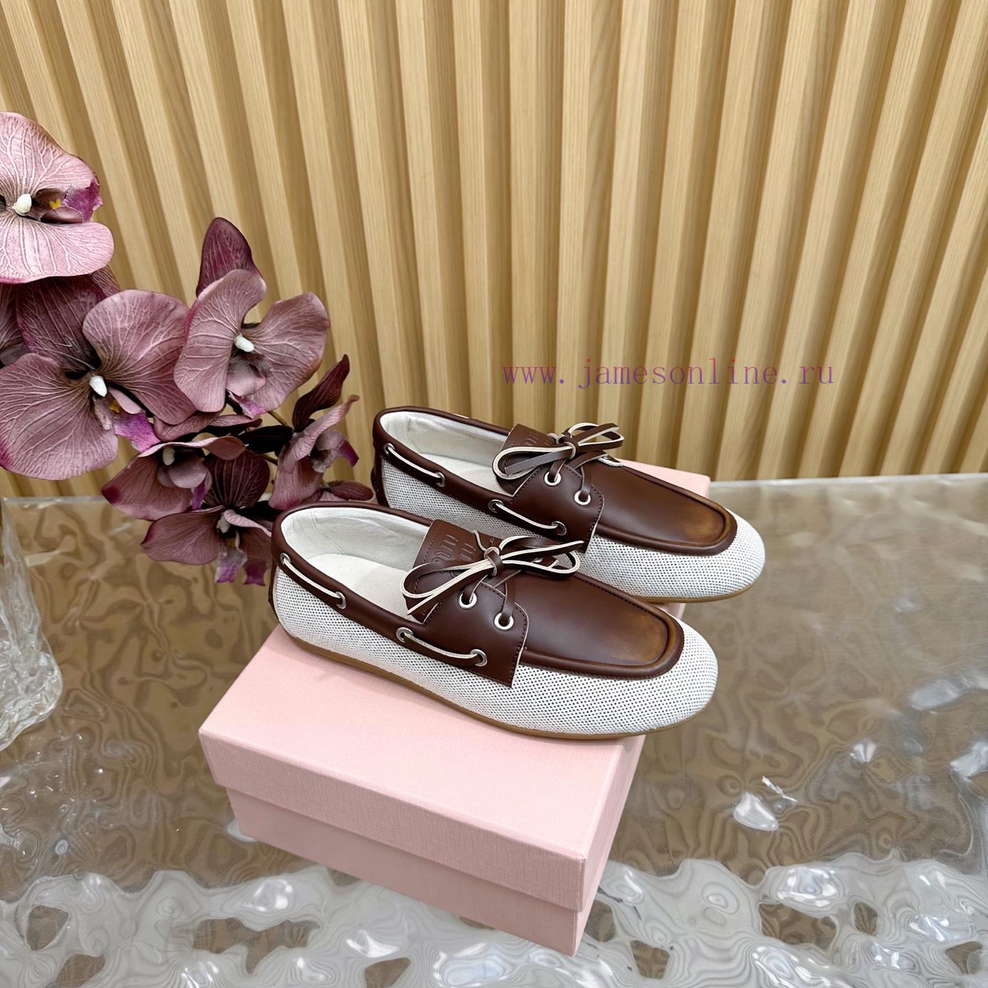 MiuMiu 2025 Brushed Lace Up Chicken Eye Flat Bean Shoes——————————Show Off New Styles Vintage Le 4nef6pq9