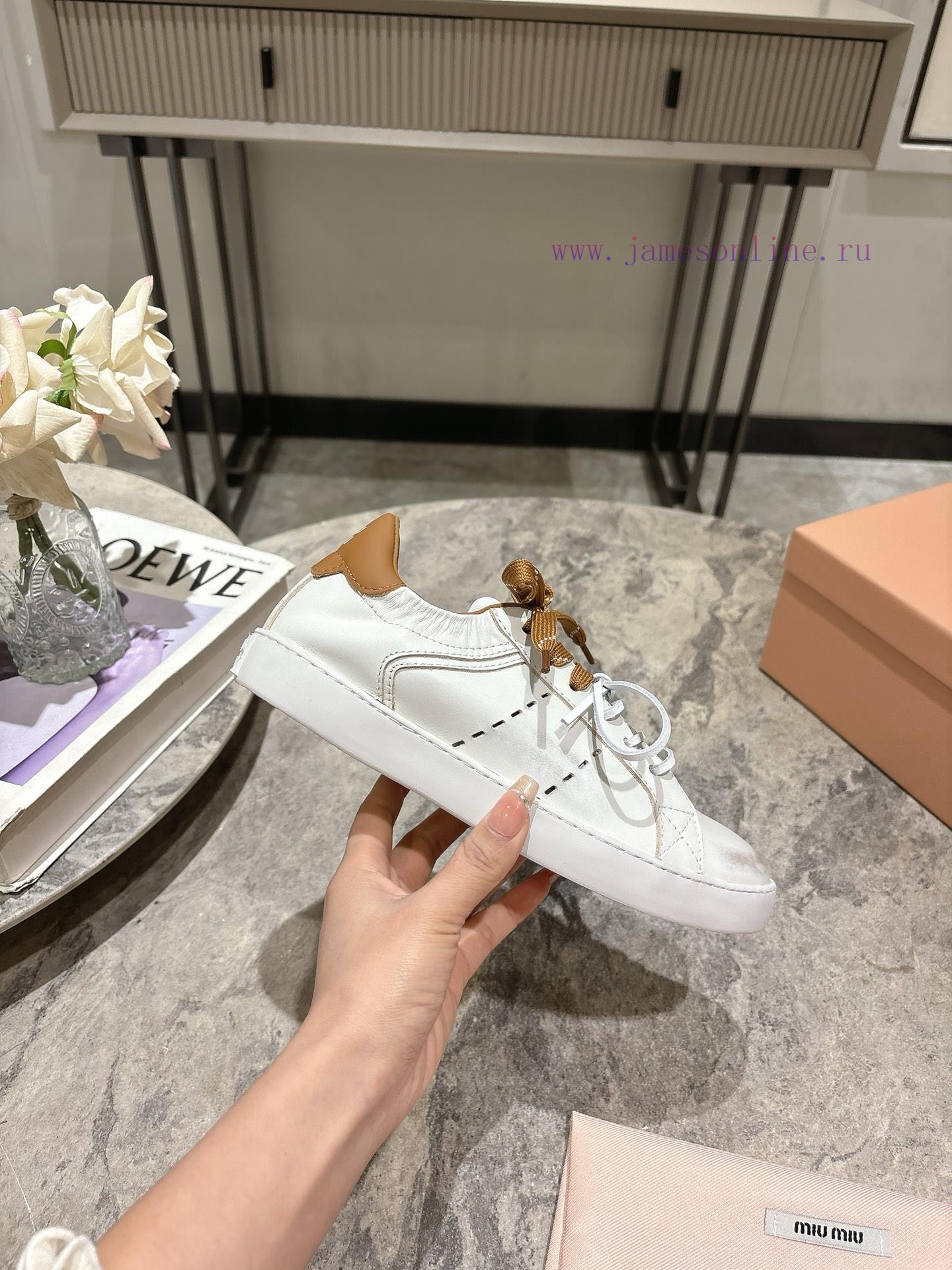 Miumiu's Latest Early Spring Fashion Show Casual Dirty Shoes/sports White Shoes Is A Popular It i3ey4fu5 - Image 6