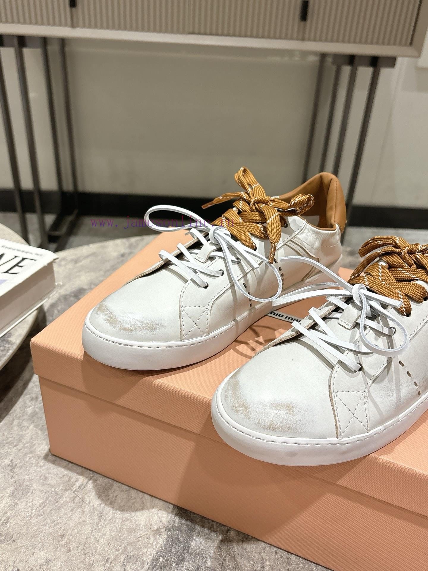 Miumiu's Latest Early Spring Fashion Show Casual Dirty Shoes/sports White Shoes Is A Popular It i3ey4fu5 - Image 9