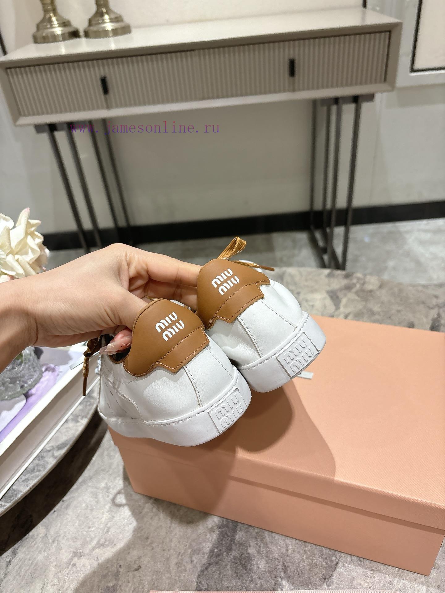 Miumiu's Latest Early Spring Fashion Show Casual Dirty Shoes/sports White Shoes Is A Popular It i3ey4fu5 - Image 10