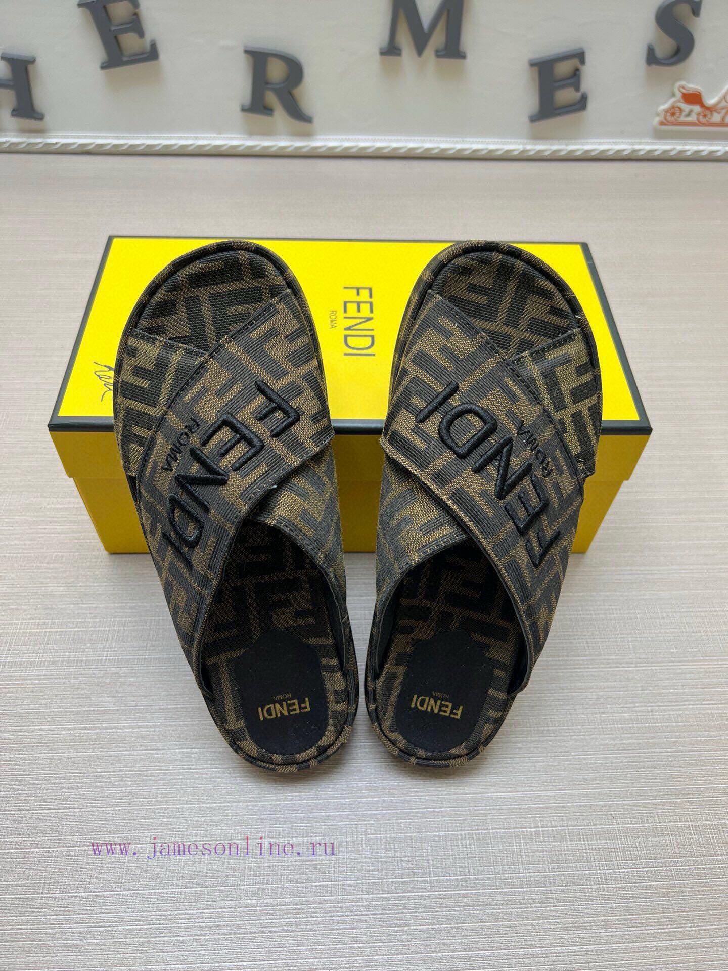 Couple StyleFENDI's Latest Thick Soled Slippers For Spring And Summer Featuring An Embroidered 920wteg4 - Image 3