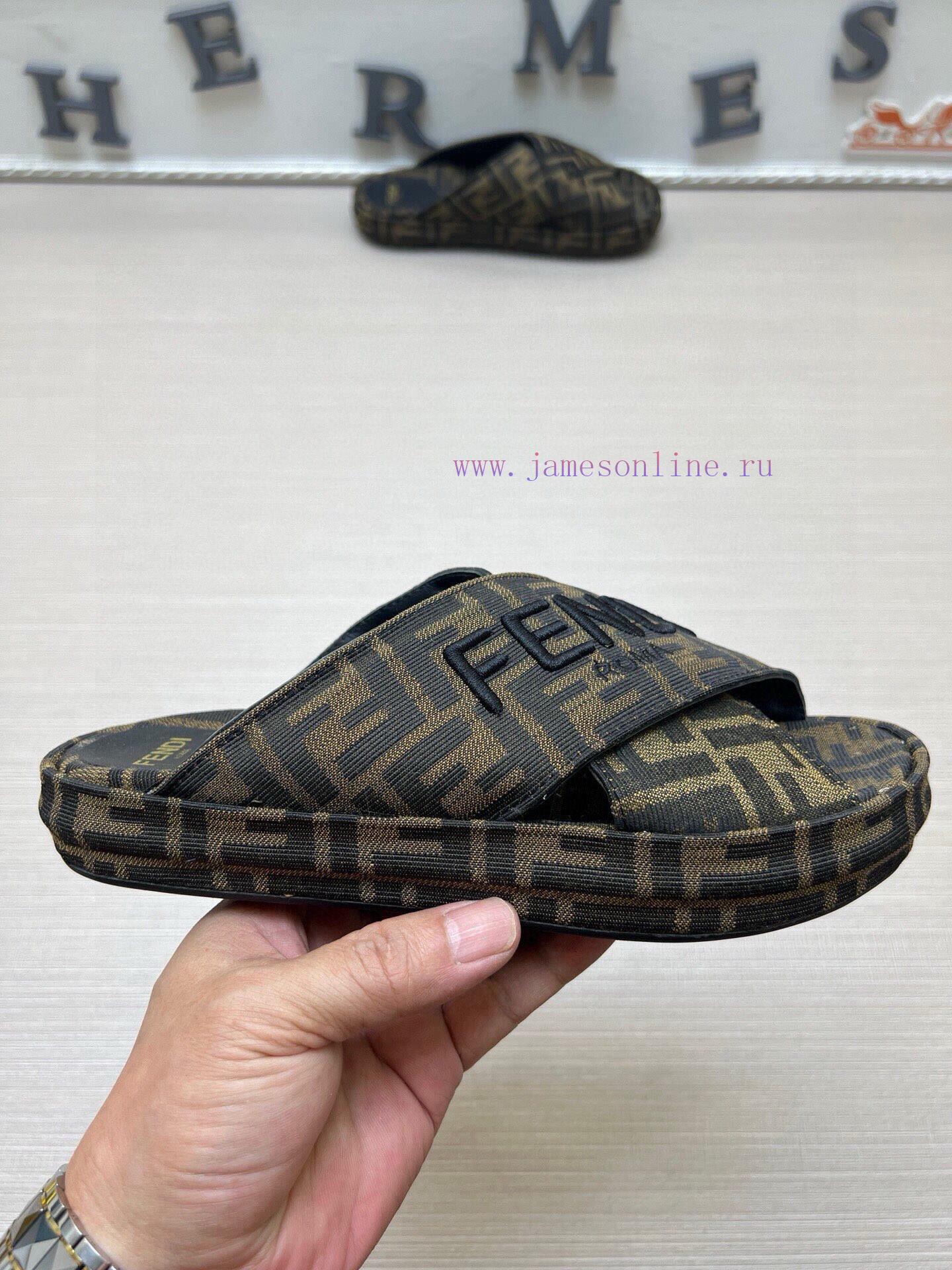 Couple StyleFENDI's Latest Thick Soled Slippers For Spring And Summer Featuring An Embroidered 920wteg4 - Image 6