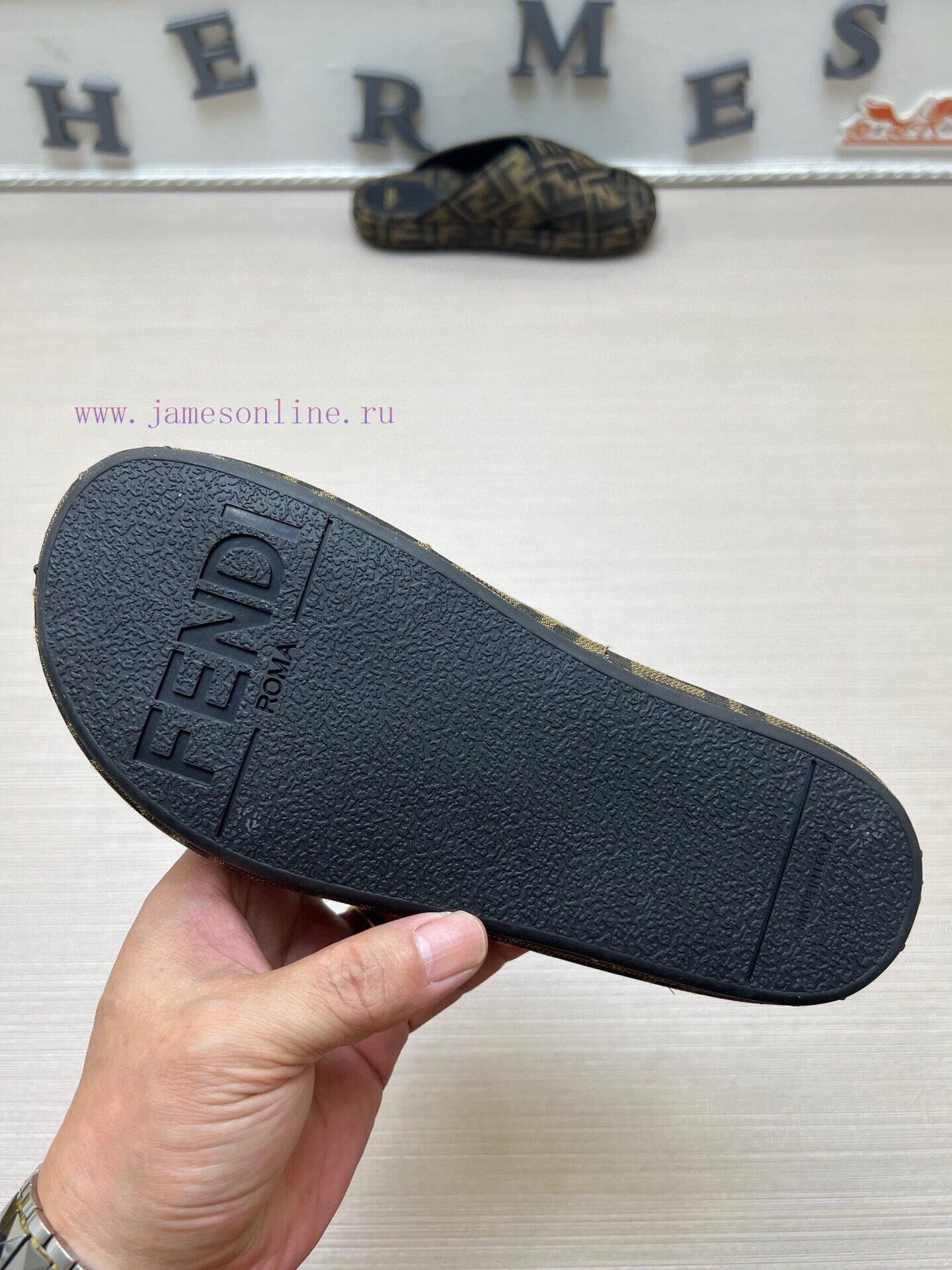 Couple StyleFENDI's Latest Thick Soled Slippers For Spring And Summer Featuring An Embroidered 920wteg4 - Image 10