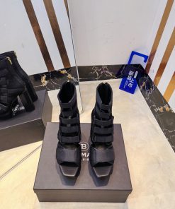 Out 𝘽𝙖𝙡 * 𝙖𝙞𝙣 Balmain Autumn/Winter 2025 Fashion Show Waterproof Platform High Heels Cool Boots tsmid00z