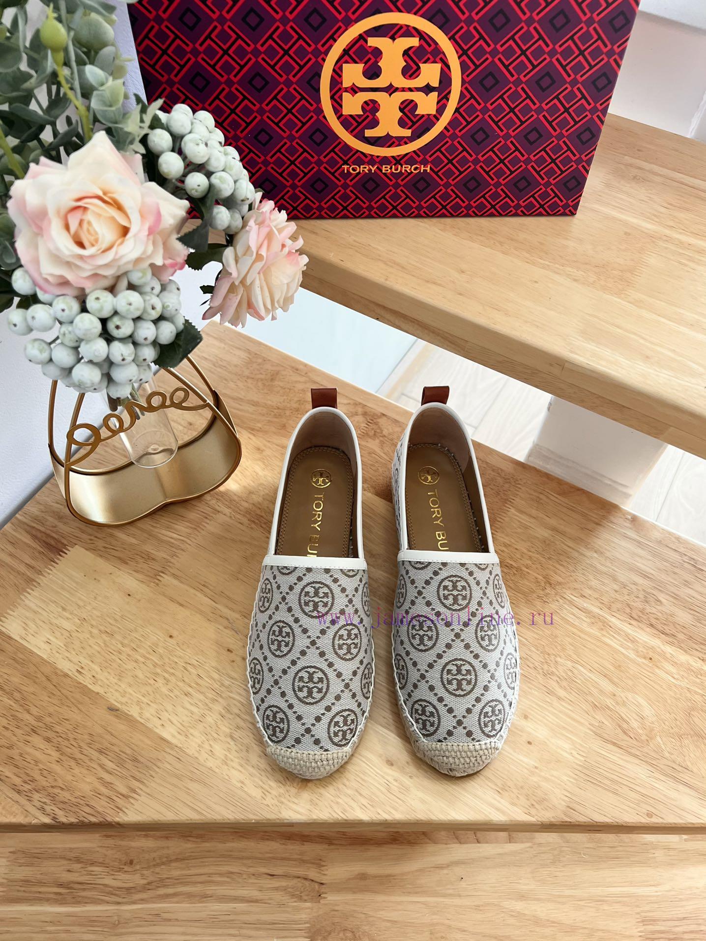 Tory Burch's New TLouis Vuitton MONOGRAM Pattern Inspired By The Classic Pattern Of Traditional 842yd4fc - Image 2