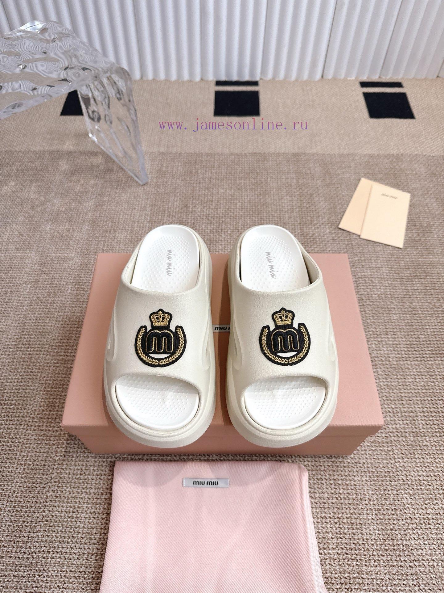 MiuMiu Thick Soled Slippers Summer 2025 New Edition Net Infrared Wear Sports Beach Anti Slip Tr pav9pb66