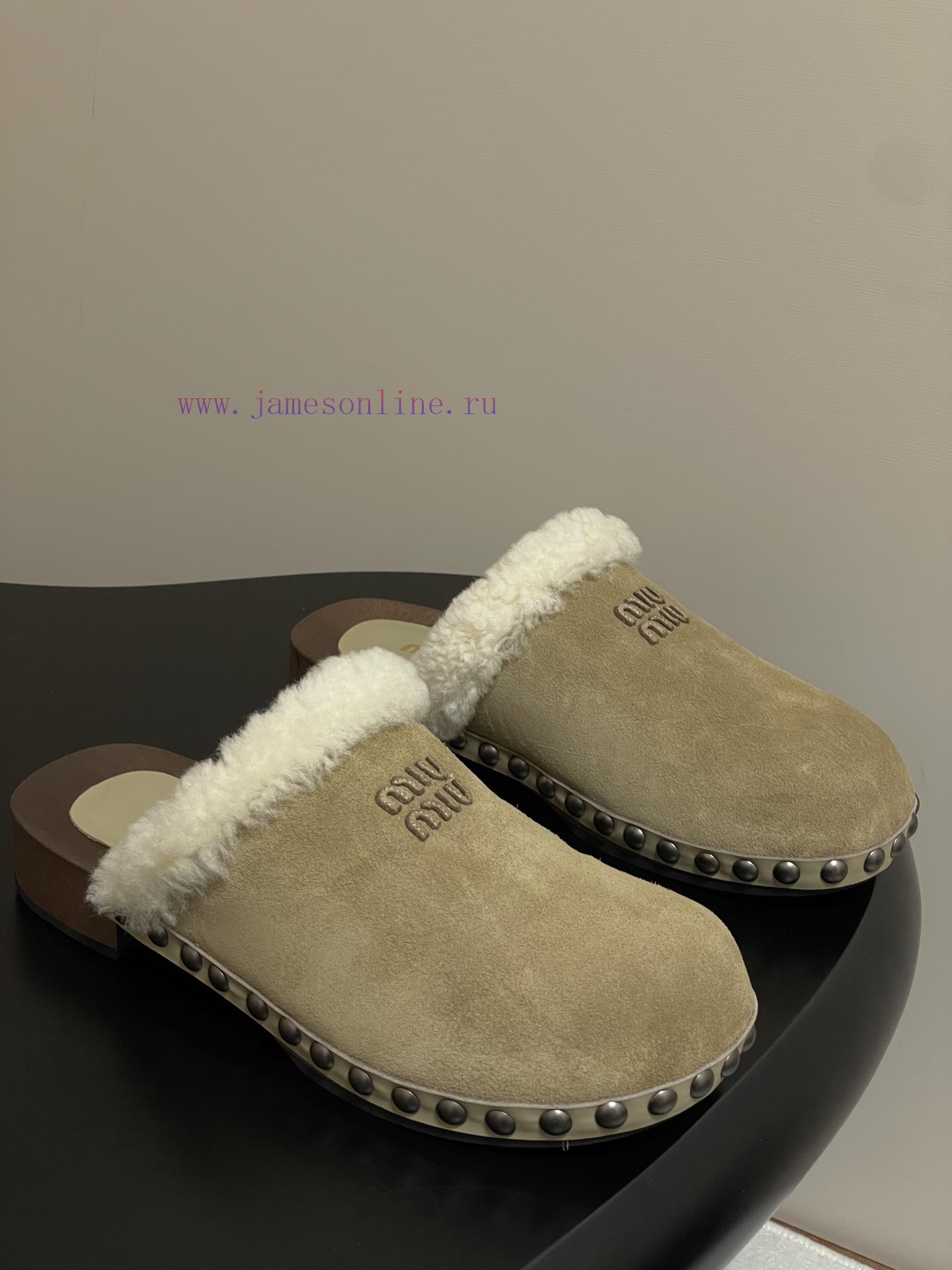 25ss Autumn/Winter Fashion MIUMIU Solid Wood Bottom Wool Half Slippers Thick Soled Mueller Shoe vnb42k3c
