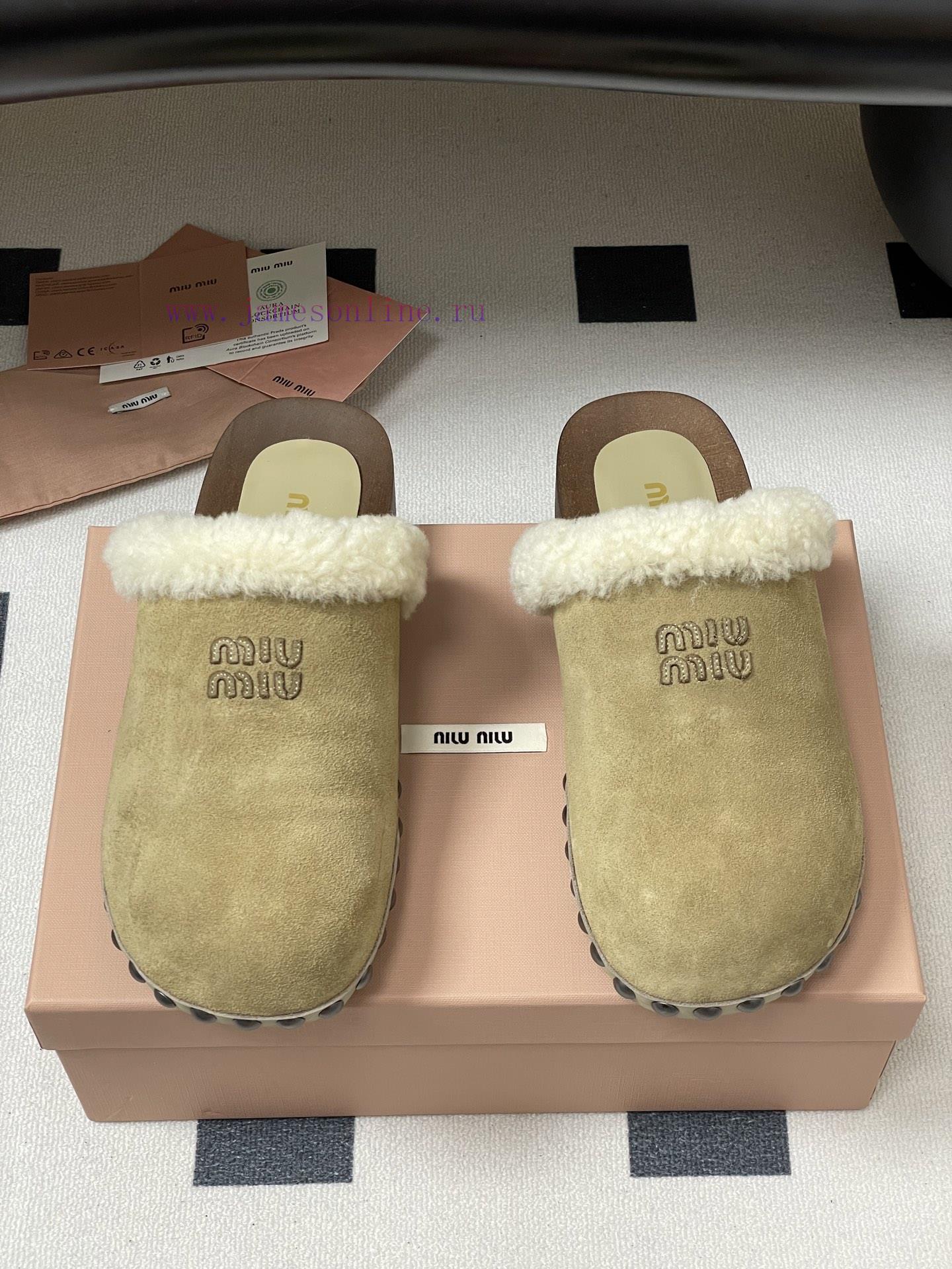 25ss Autumn/Winter Fashion MIUMIU Solid Wood Bottom Wool Half Slippers Thick Soled Mueller Shoe vnb42k3c - Image 6