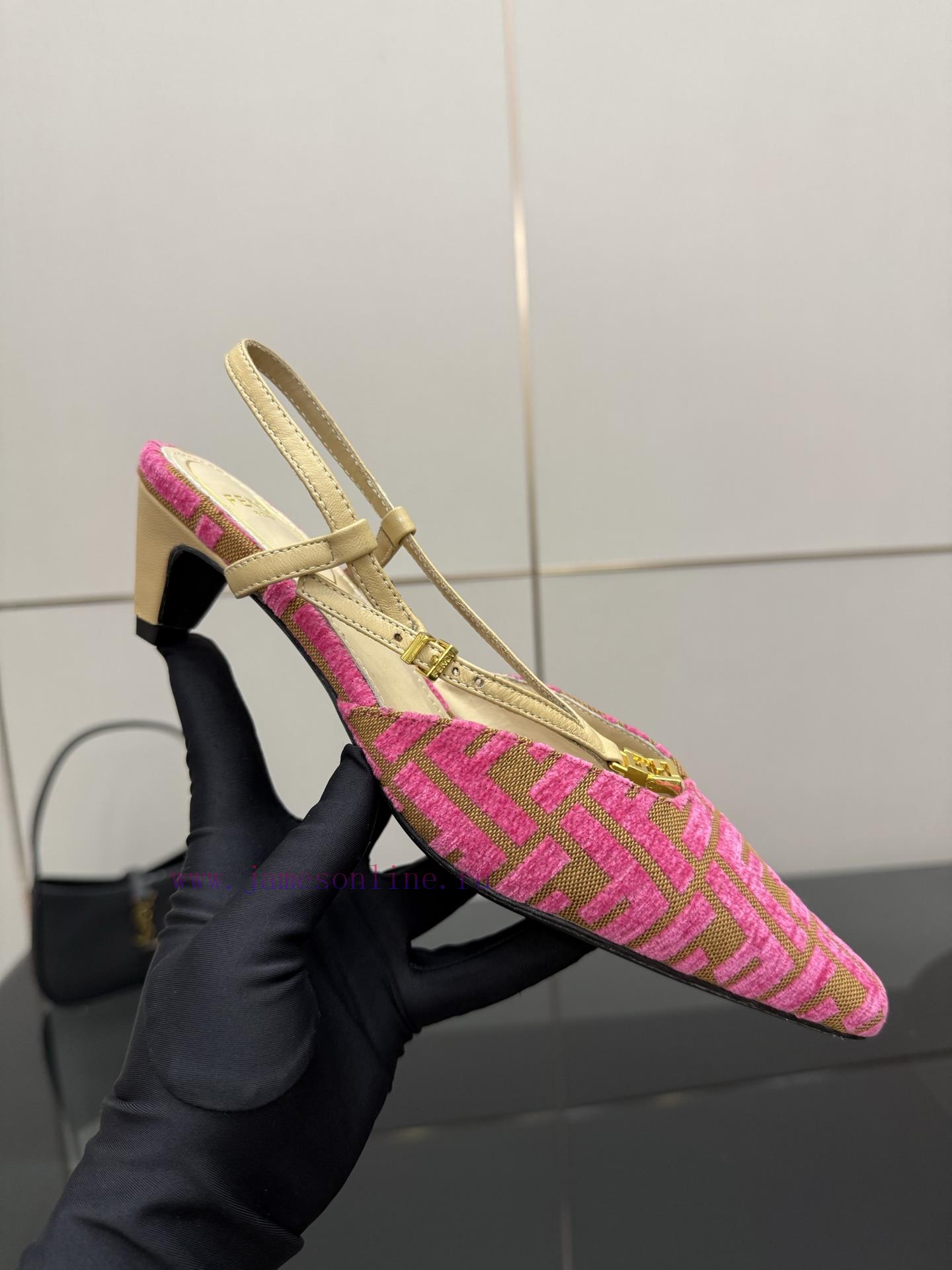 𝙁𝙀𝙉𝘿𝙄 New Fendi FFold Square Head Snell Dew Heel SandalsSquare Toe Open Heel Shoes With Origina yhiqc6td - Image 8