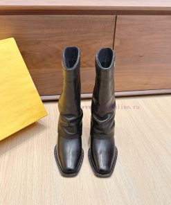 Purchasing GradeFendi's Classic Autumn And Winter Boots Have Become Popular Featuring A Combina i53goy7b