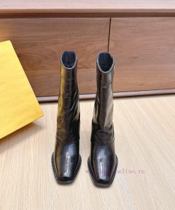 Purchasing GradeFendi's Classic Autumn And Winter Boots Have Become Popular Featuring A Combina mg8bot0p