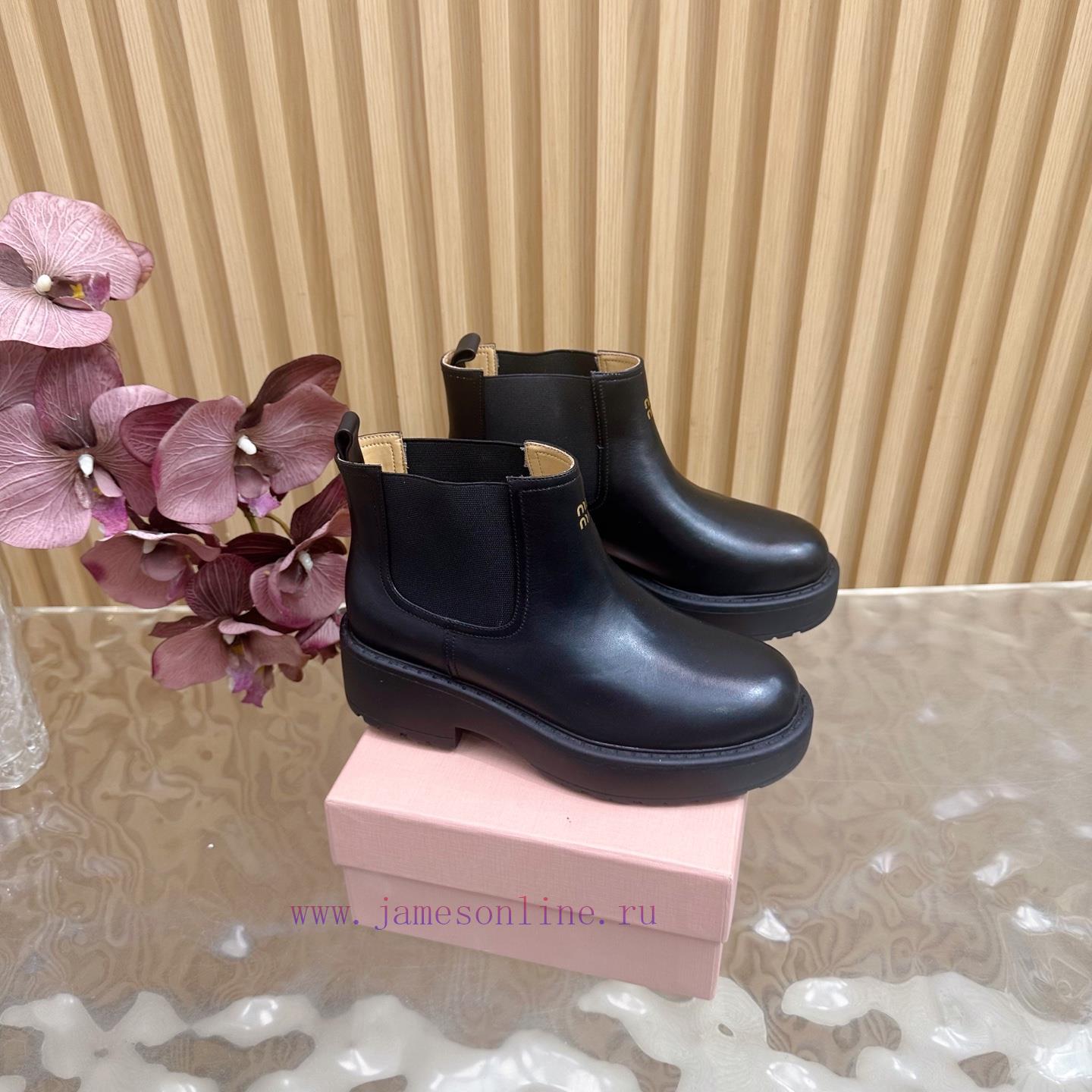 MiuMiu 2025 Autumn/Winter Fashion Show New Short Boots——————————————One Of The Most Worthwhile 3i9r59w0 - Image 2