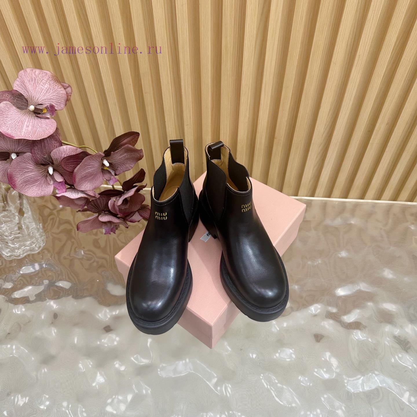MiuMiu 2025 Autumn/Winter Fashion Show New Short Boots——————————————One Of The Most Worthwhile 3i9r59w0 - Image 4
