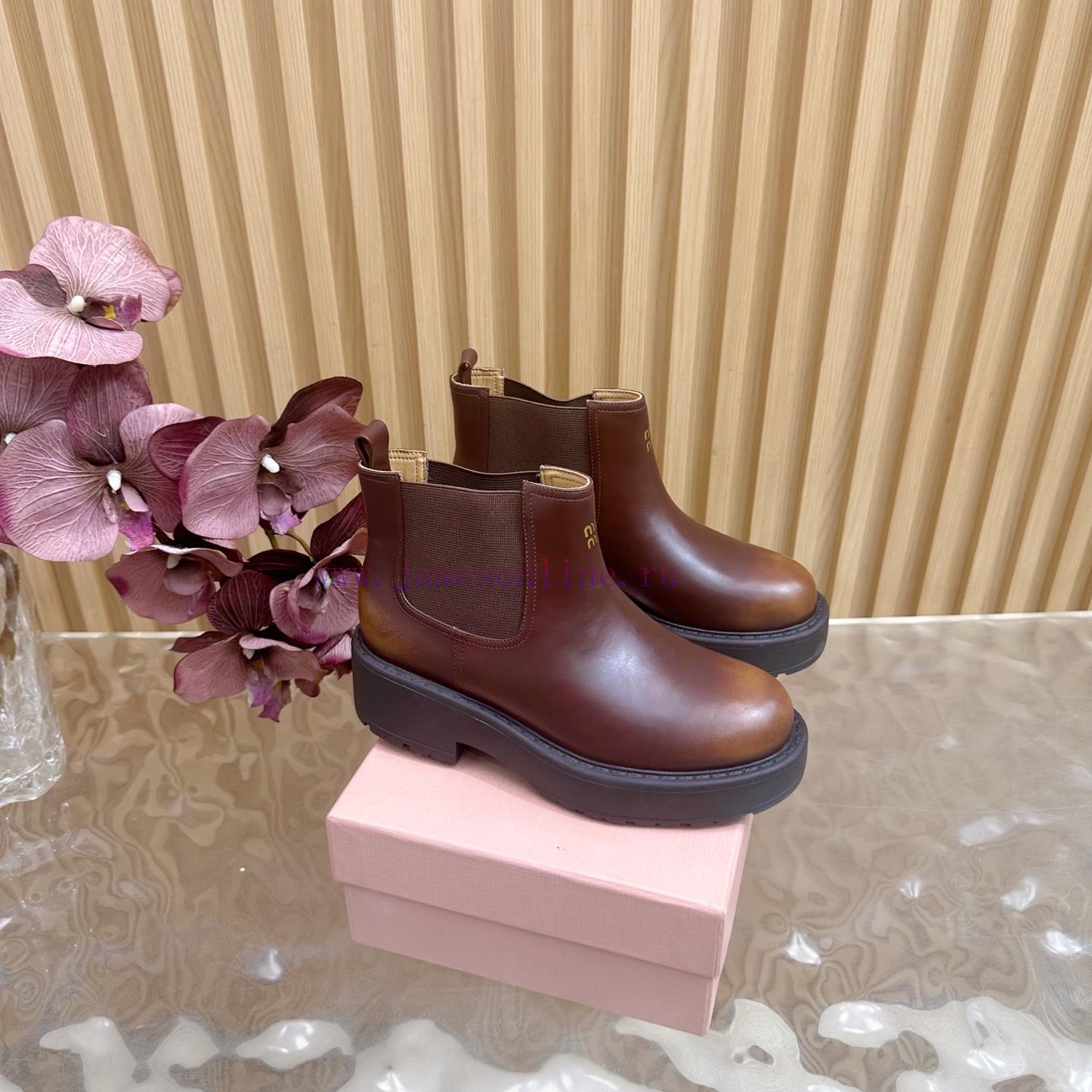 MiuMiu 2025 Autumn/Winter Fashion Show New Short Boots——————————————One Of The Most Worthwhile owjt0za0 - Image 2