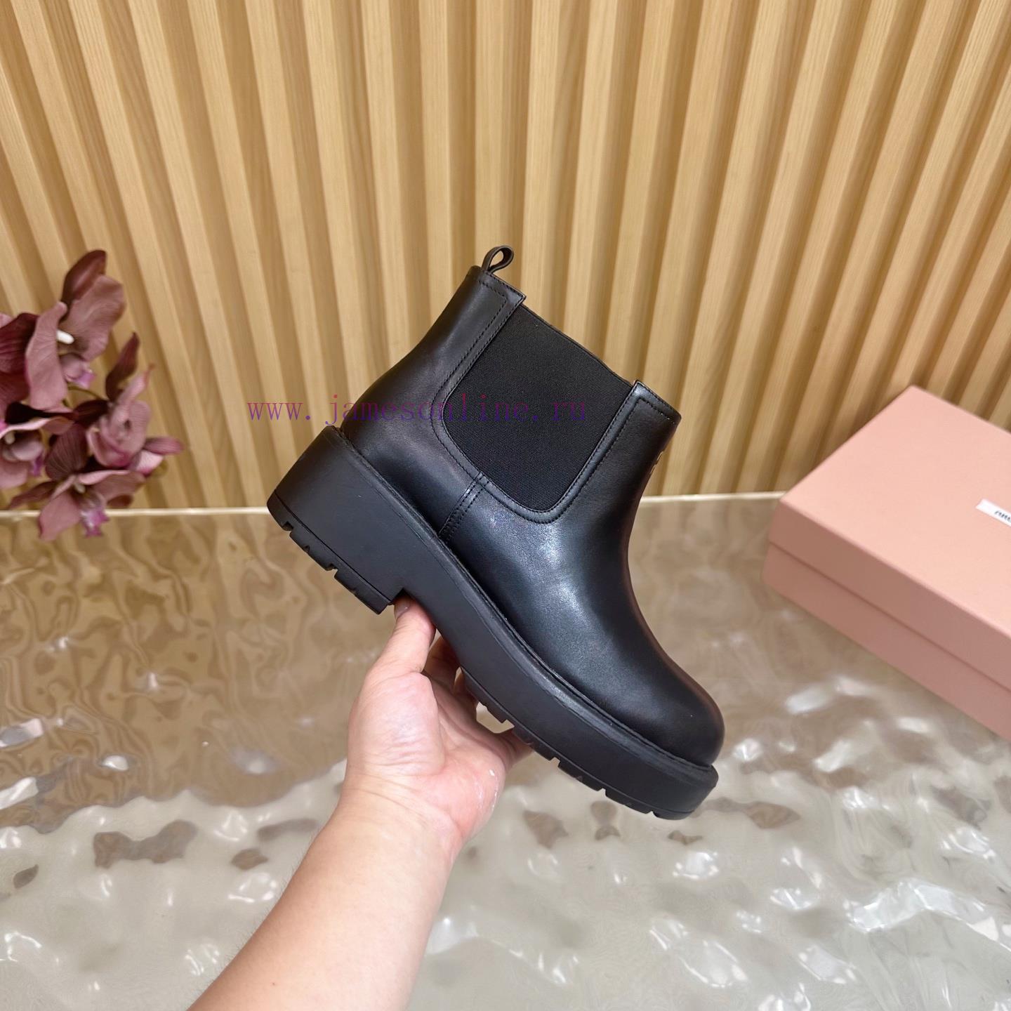 MiuMiu 2025 Autumn/Winter Fashion Show New Short Boots——————————————One Of The Most Worthwhile 3i9r59w0 - Image 6