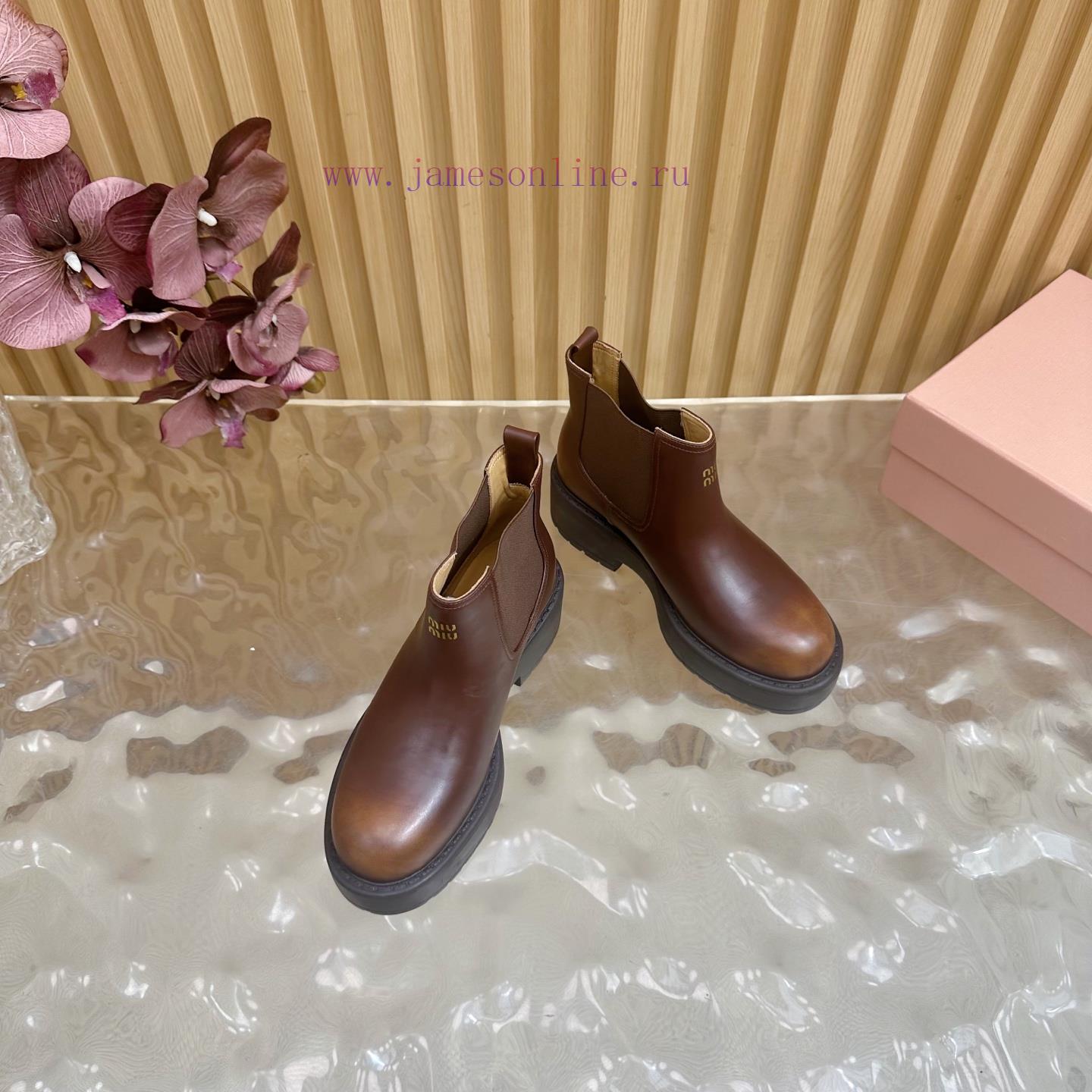 MiuMiu 2025 Autumn/Winter Fashion Show New Short Boots——————————————One Of The Most Worthwhile owjt0za0 - Image 6