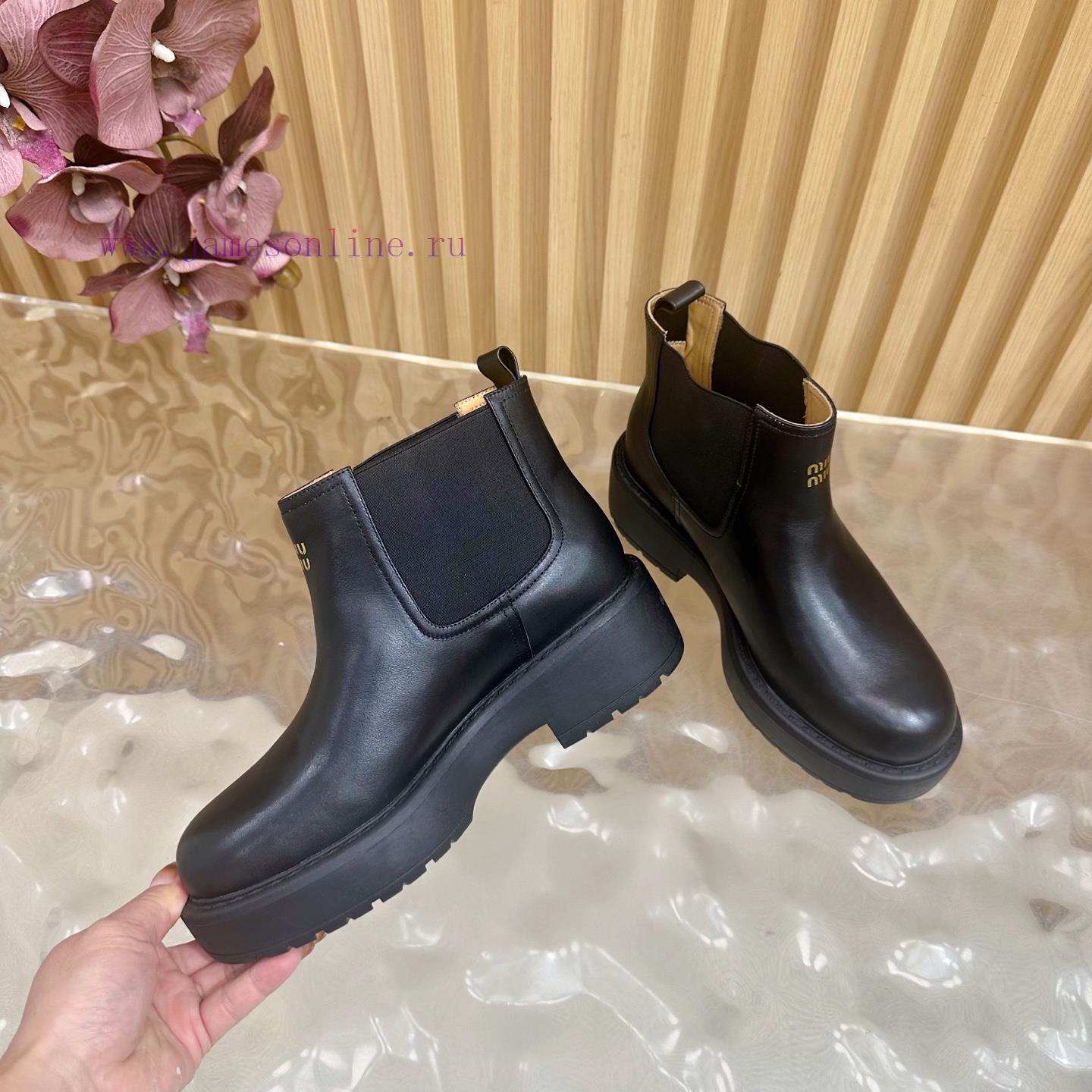 MiuMiu 2025 Autumn/Winter Fashion Show New Short Boots——————————————One Of The Most Worthwhile 3i9r59w0 - Image 9