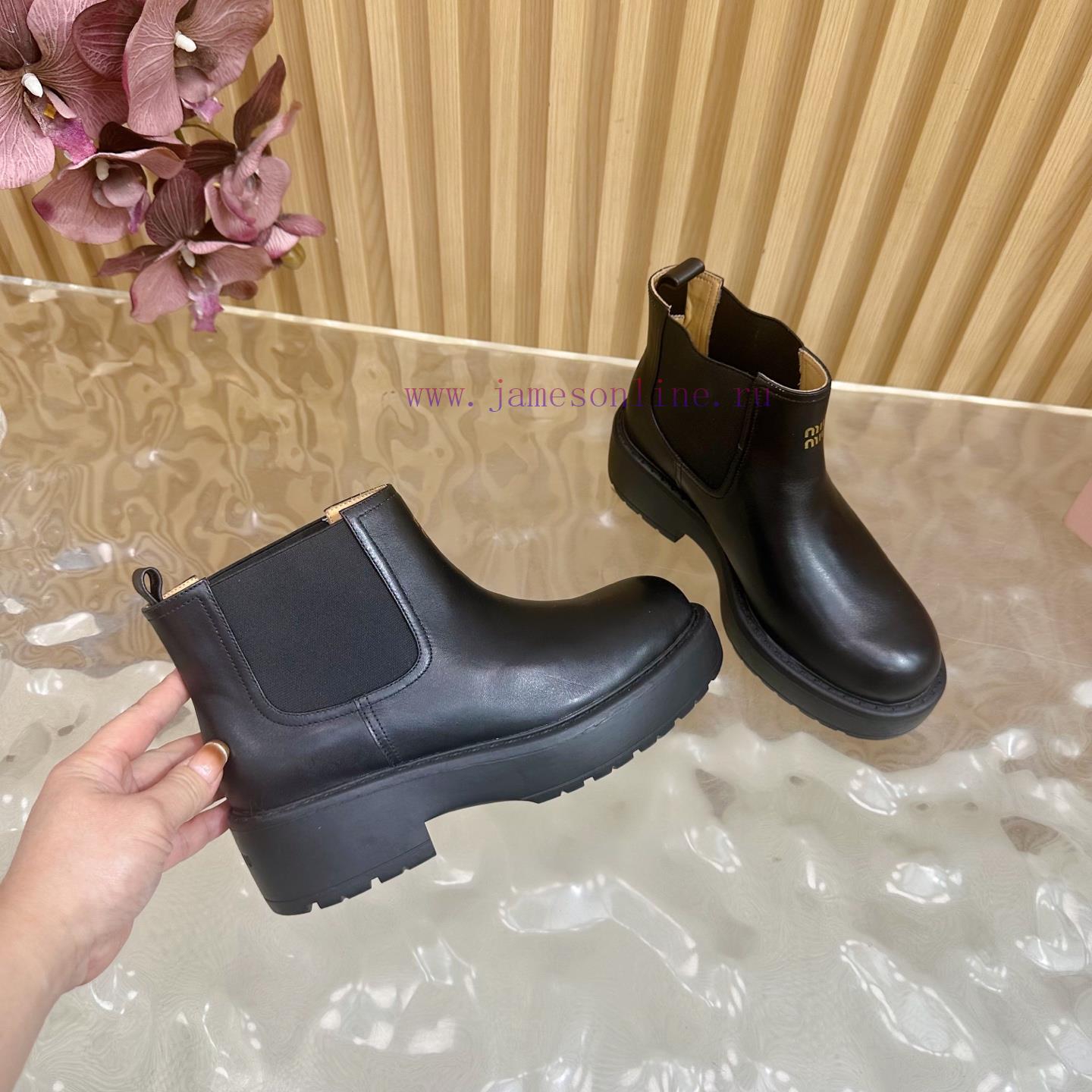MiuMiu 2025 Autumn/Winter Fashion Show New Short Boots——————————————One Of The Most Worthwhile 3i9r59w0 - Image 10