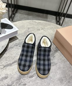 MIUMIU Autumn And Winter New Low Top Short Boots Checkered Snow BootsCow Suede Upper With Genui znf04xpc