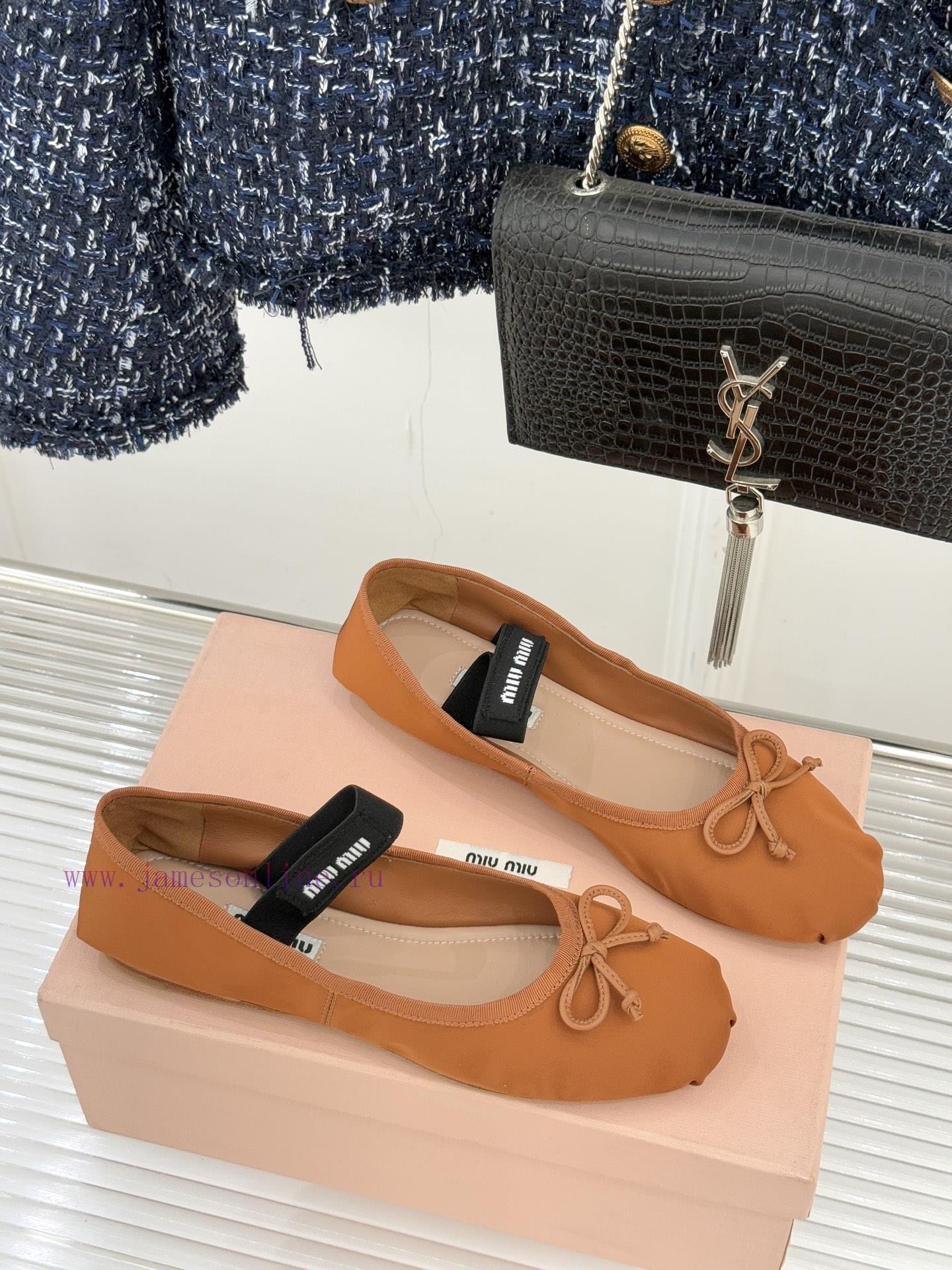 Miu Miu Classic Bow Letter Silkballet ShoesInheriting MIU MIU's Iconic Teenage Luxury GenesClas v4i5f688 - Image 4