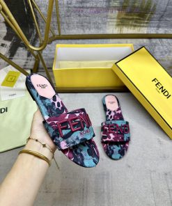 FENDI's Latest Popular Broadband Thick Flat Bottom Slippers Featuring A Purple Green Printed Pa sb4wxz4h