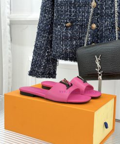 L * V Donkey Classic Popular Flat SlippersIts Design Is Simple Yet ElegantThe LV Logo Is Embell e00ctjg8