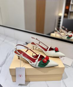 Valentino Launches Full Antique Copper V-button Cherry Sandals Series Pointed V-button SandalsT pxenghox