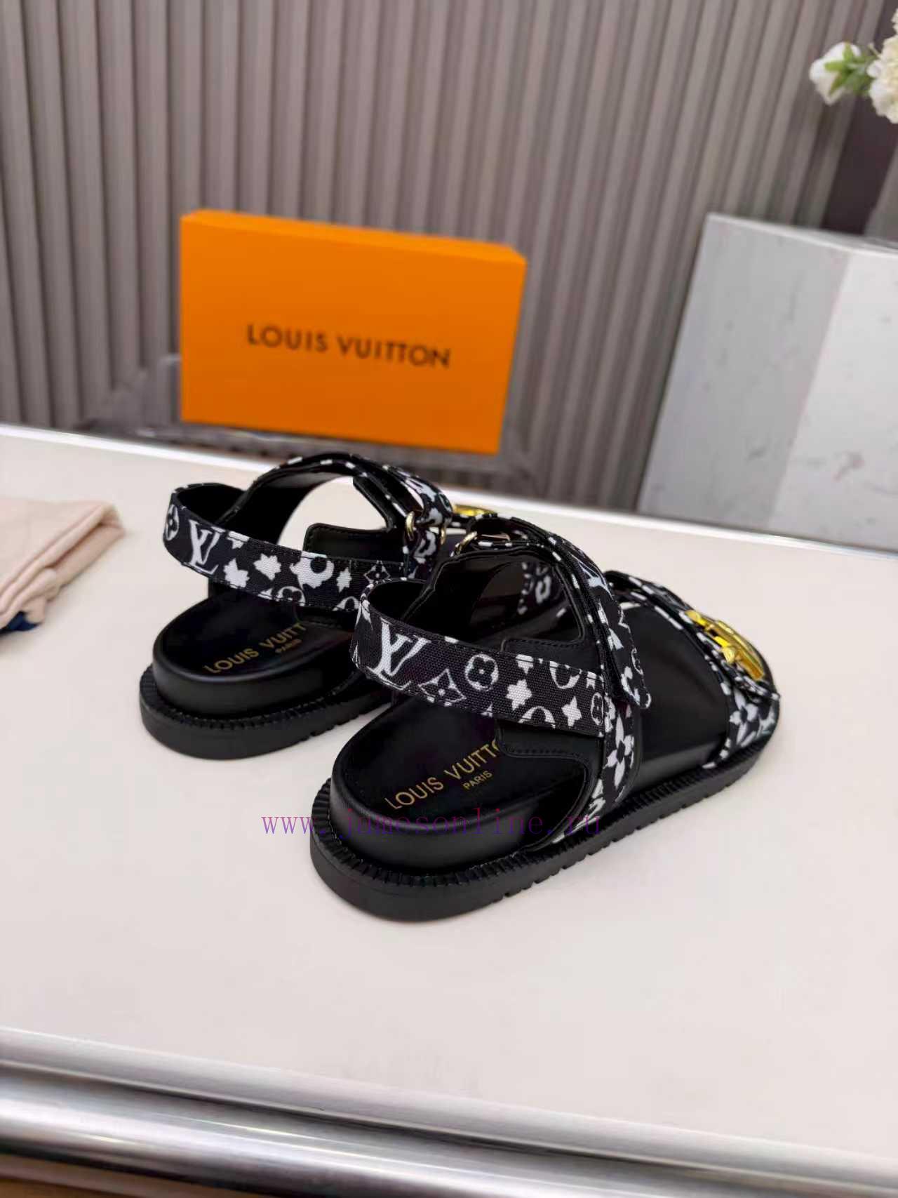 Louis Vuitton's Multi Colored Optional New Slippers Are On The Market With 11 High-end Customiz js1btqqq - Image 5